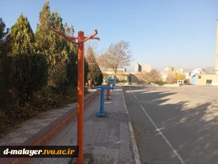 نصب وسایل ورزشی در محوطه آموزشکده دختران ملایر 4